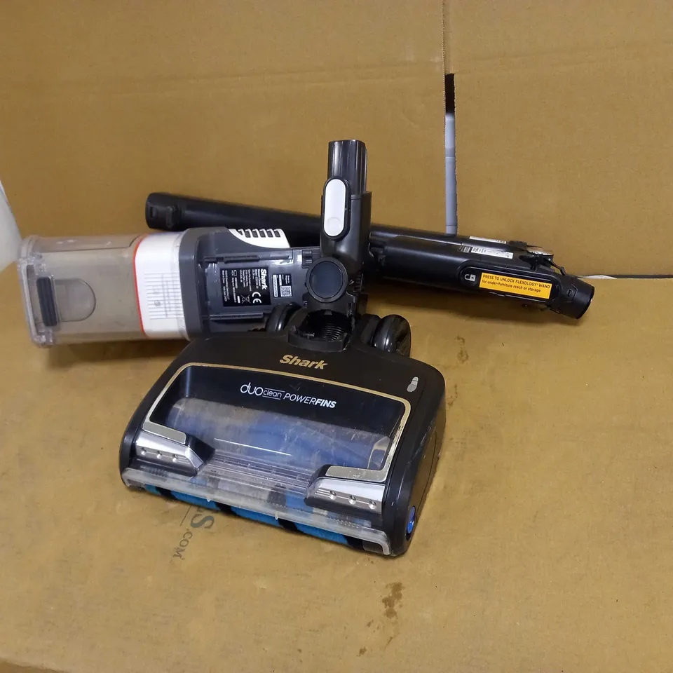 SHARK IZ320UK CORDLESS STICK VACUUM CLEANER 