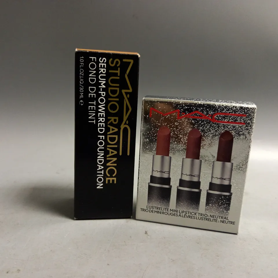2 BOXED MAC BEAUTY PRODUCTS TO INCLUDE STUDIO RADIANCE SERUM-POWERED FOUNDATION NW25 30ML, LUSTRELITE MINI LIPSTICK TRIO NEUTRAL 