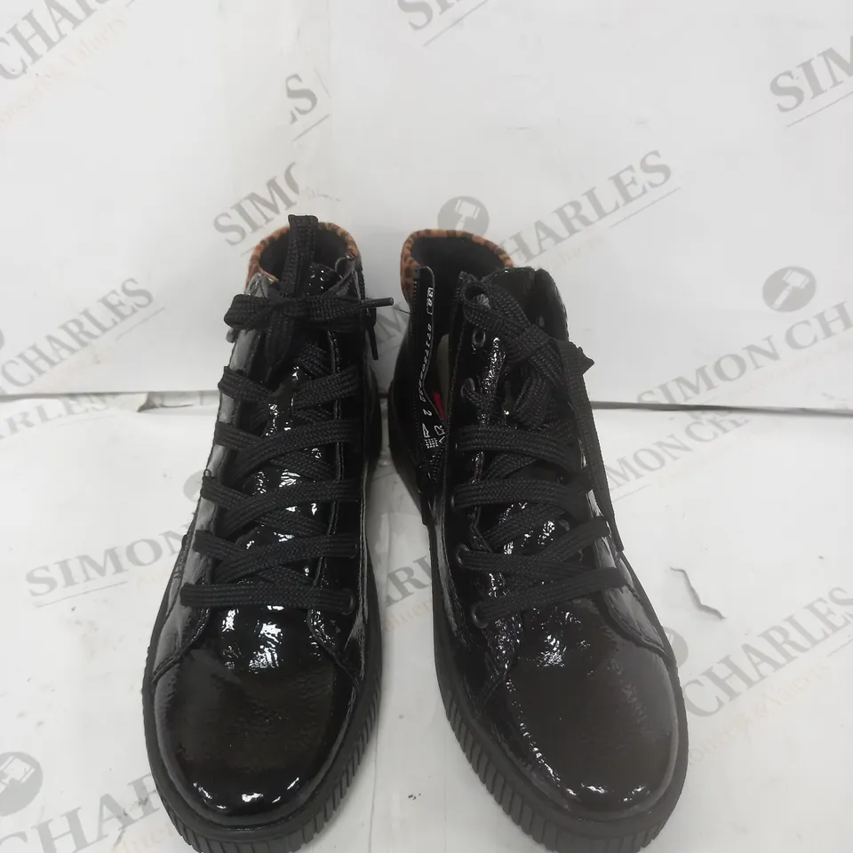BOXED RIEKER ANTISTRESS HIGH TOP TRAINER CUFF BLACK SIZE 5