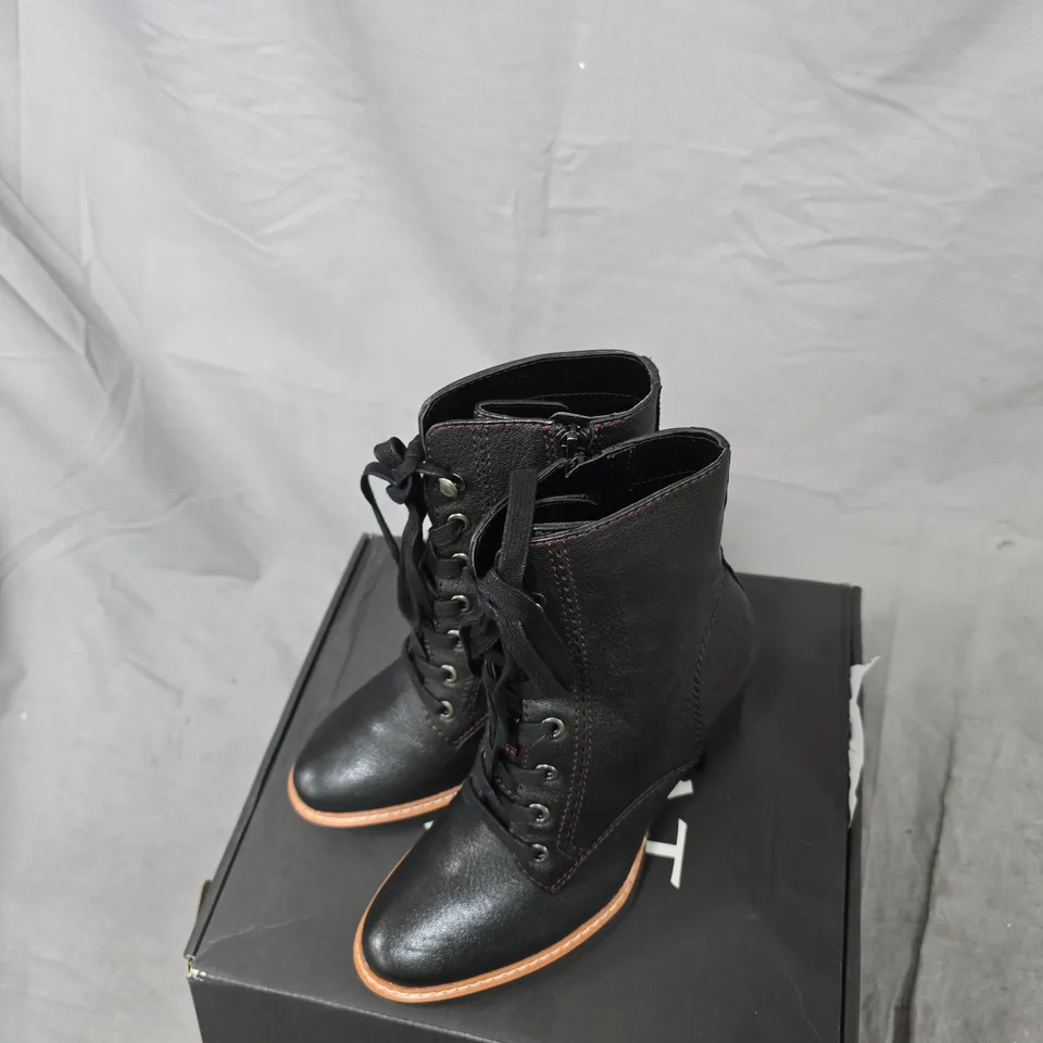 NATURALISER BLACK LEATHER LACE-UP BOOTS – PAIR UK 3