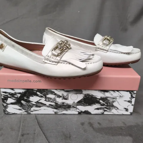 MODA IN PELLE FRANCHESKA LOAFER IN OFF WHITE - SIZE 4