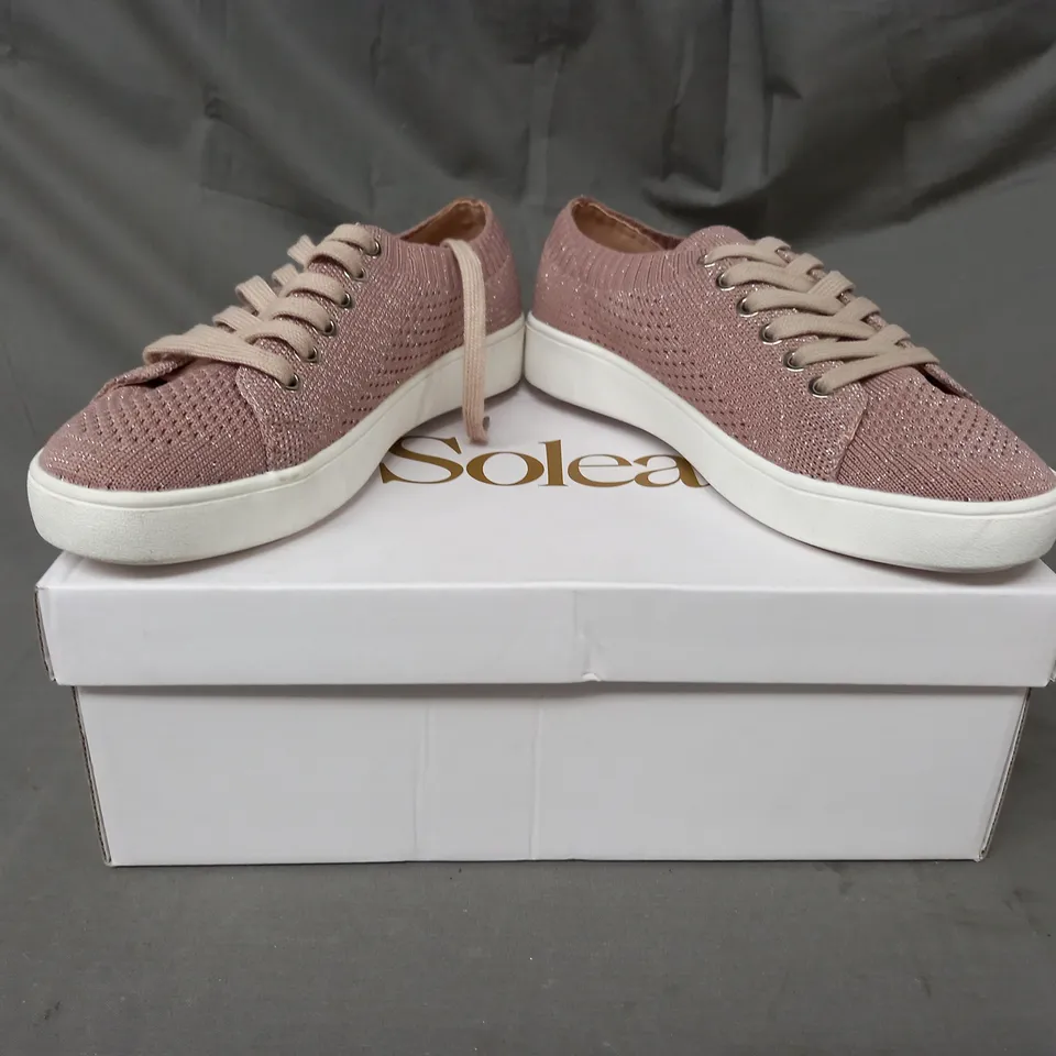 BOXED PAIR OF SOLEA MILLY SNEAKERS IN PINK EU SIZE 37