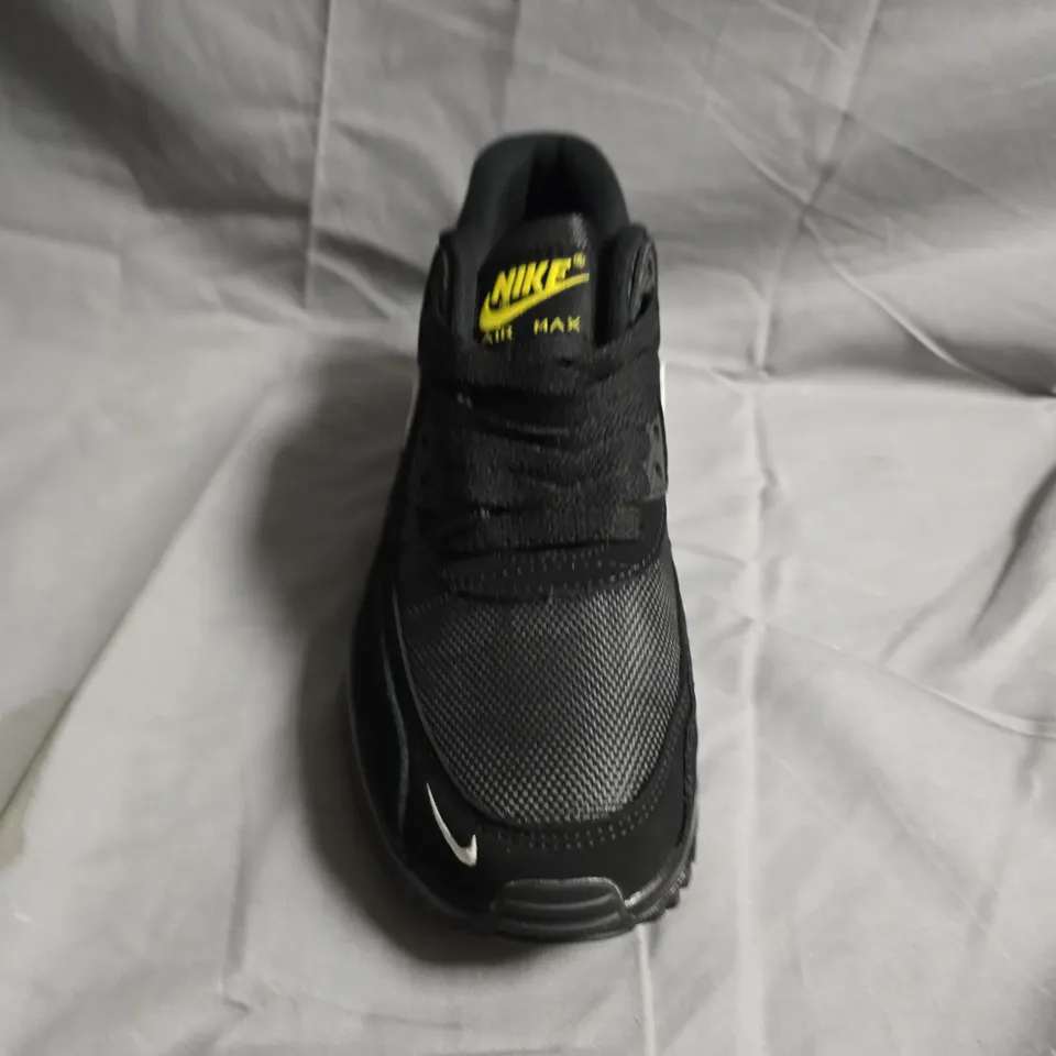 NIKE AIR MAX TRAINERS– BLACK, MEN'S SHOES - UK SIZE 4.5