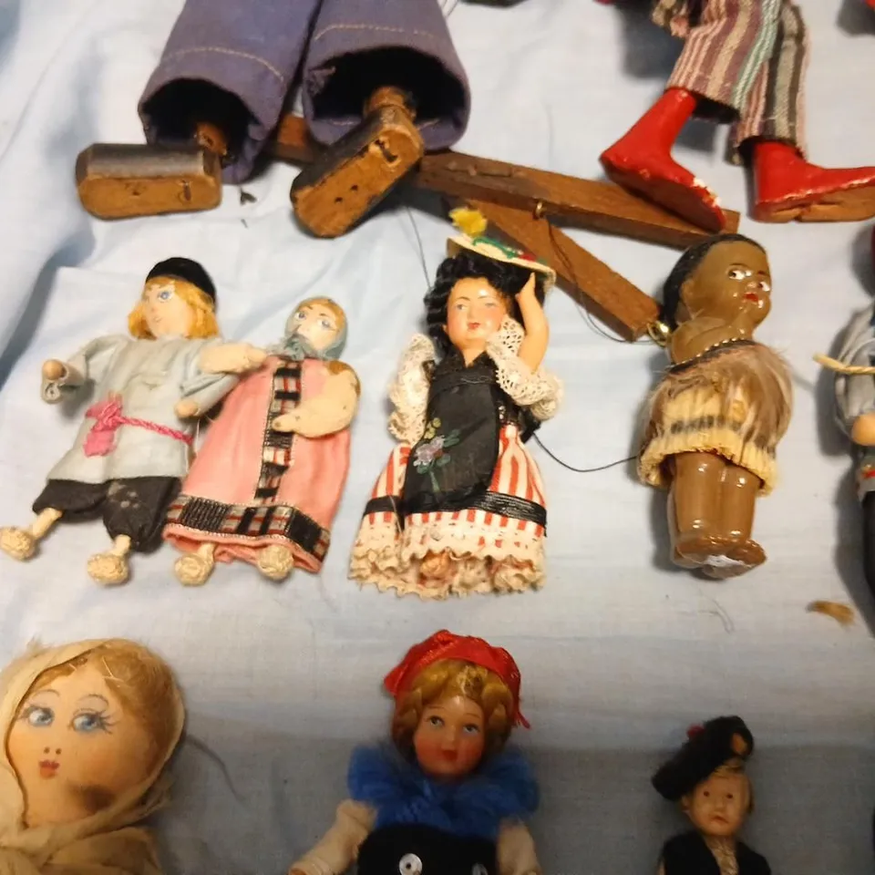 ASSORTED VINTAGE CLOTH DOLLS & PUPPETS – MIXED LOT (20+ PIECES)