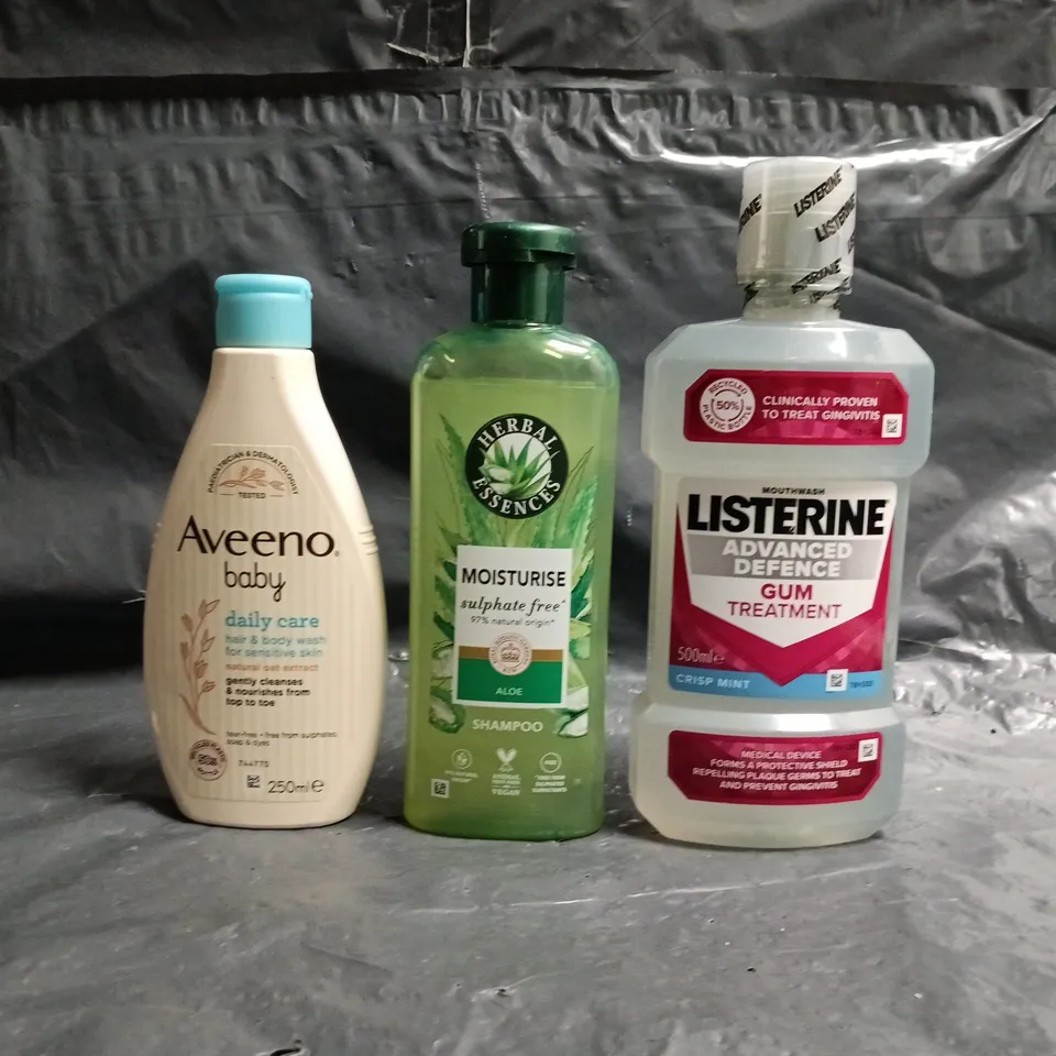 APPROXIMATELY 20 ASSORTED COSMETIC ITEMS TO INCLUDE LISTERINE, AVEENO, ETC - COLLECTION ONLY