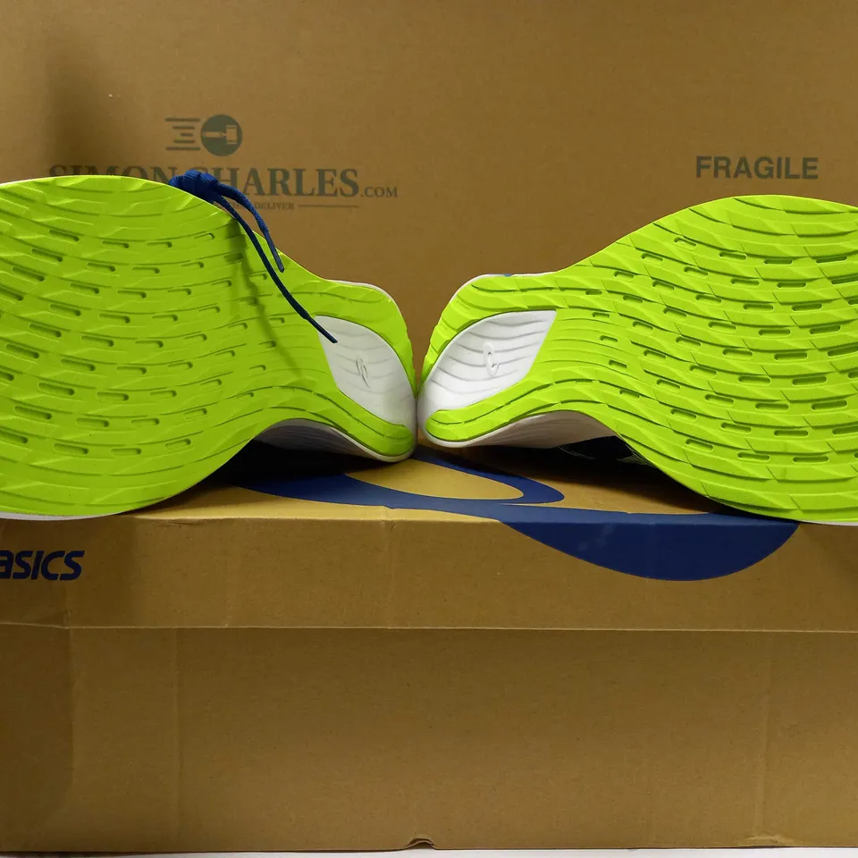 BOXED PAIR OF OASICS MAGIC SPEED MENS BLUE/HAZARD GREEN TRAINERS - SIZE 14