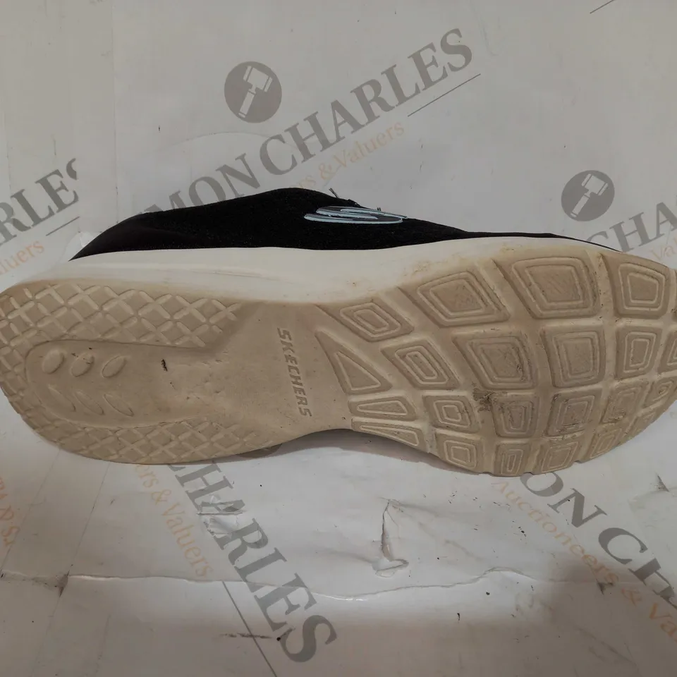 SKECHERS DYNAMIGHT 2.0 BUNGEE TRAINER IN BLACK - UK 5.5