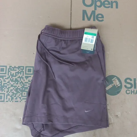 NIKE PRIMARY SHORTS IN DEEP PLUM SIZE XL