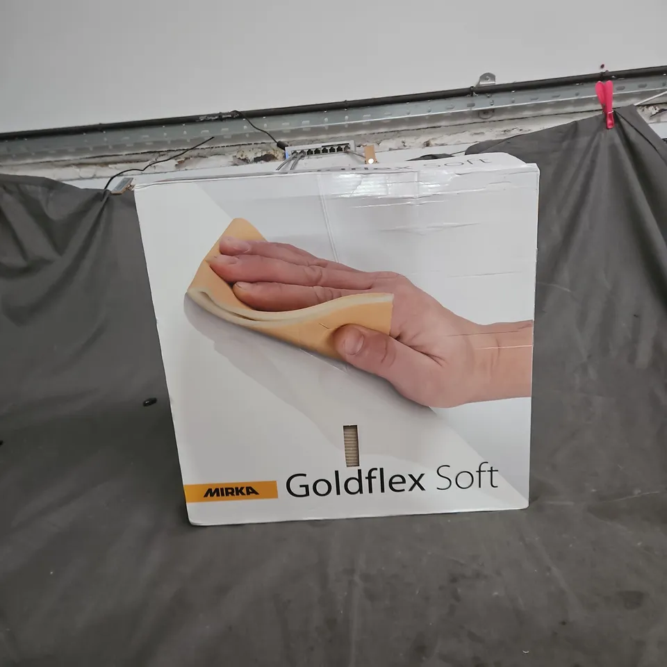 CAGE OF APPROXIMATELY 15 ASSORTED HOUSEHOLD ITEMS TO INCLUDE: SPONGES AND WALK ON BIKE