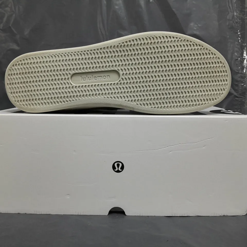 BOXED PAIR OF LULULEMON MEN'S CANVAS CITYVERSE SNEAKERS IN BONE SIZE UK 12.5