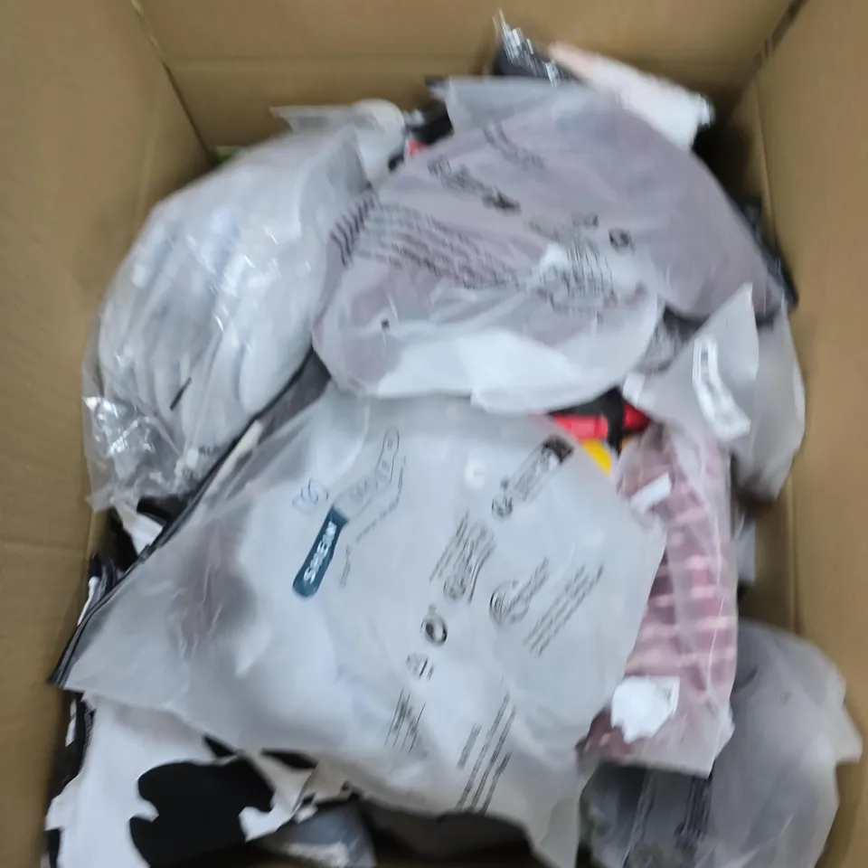 LARGE BOX OF APPROX 20 ASSORTED CLOTHING ITEMS 