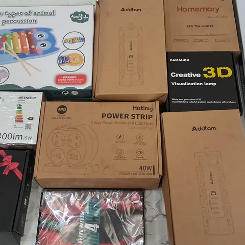 LARGE QUANTITY OF ASSORTED ITEMS TO INCLUDE POWER STRIP, ADDTQM POWER PACK, LED TEA LIGHTS AND DESK LIGHT