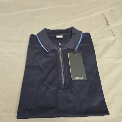 HUGO BOSS 1/4 ZIP TOP - SIZE LARGE