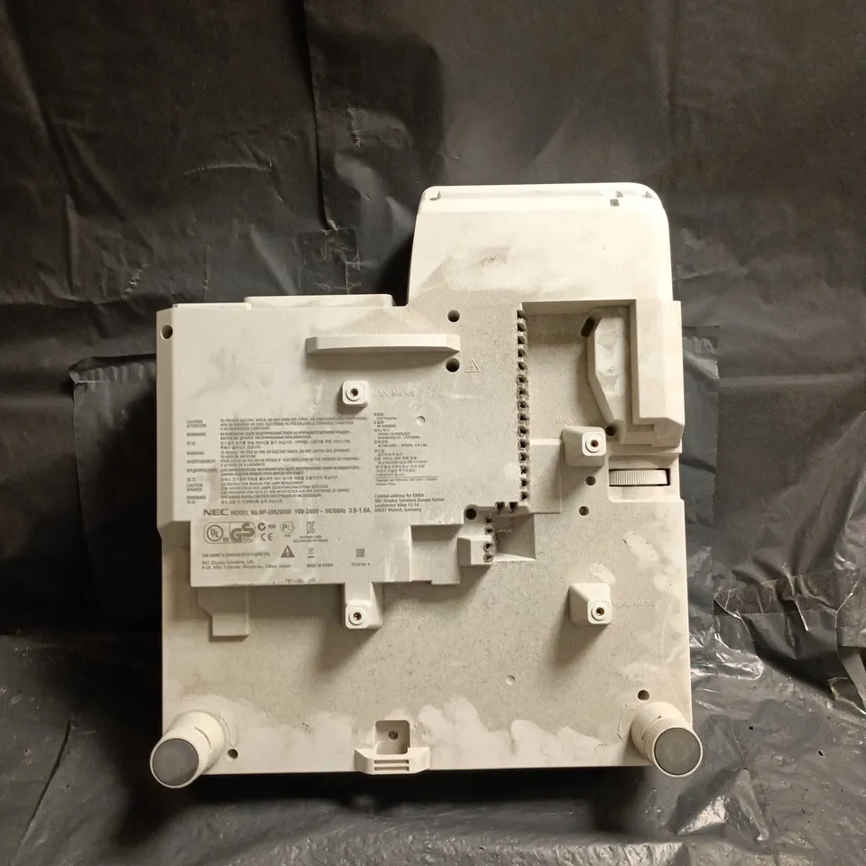 NEC PROJECTOR – WHITE