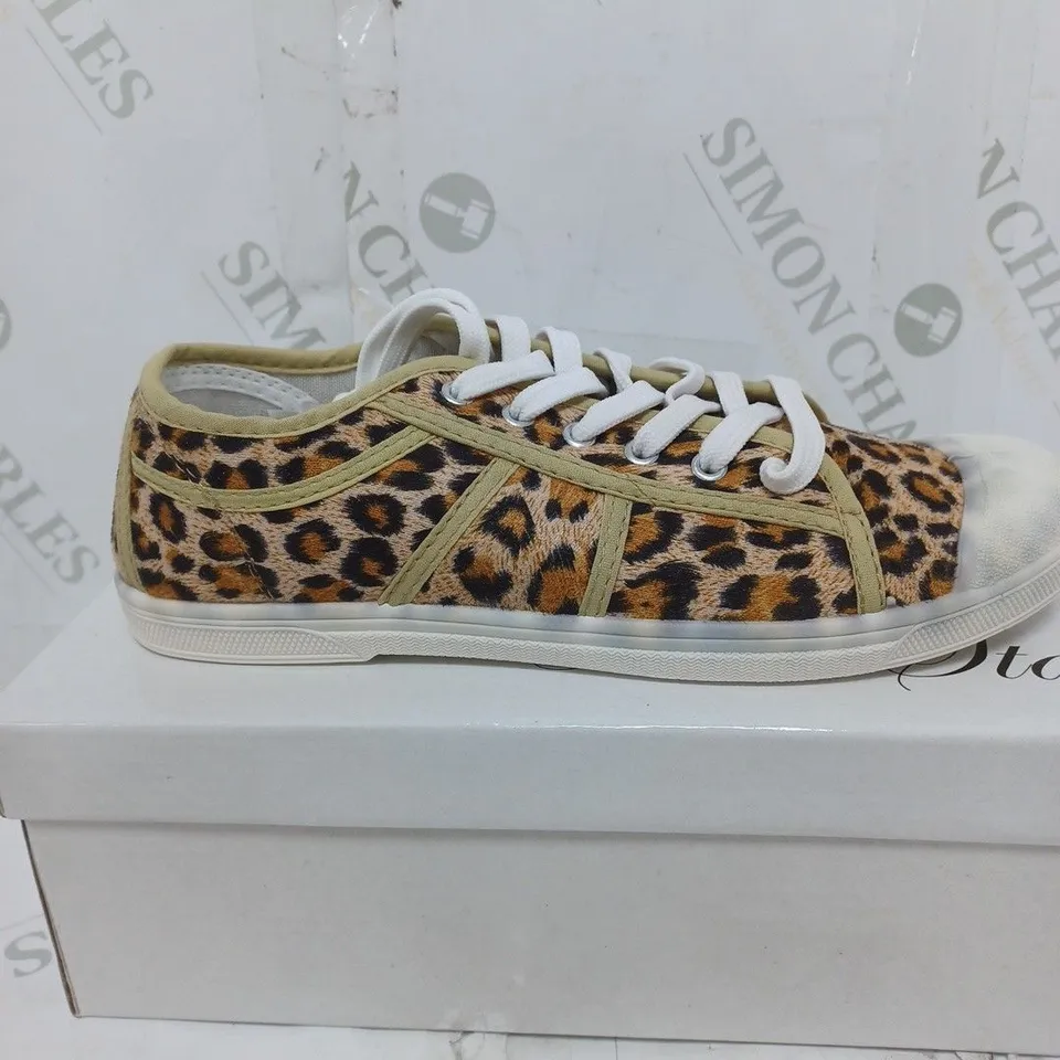 BOX OF APPROXIMATELY 12 BELLA STAR LEOPARD PRINT SHELL TOE SHOES 