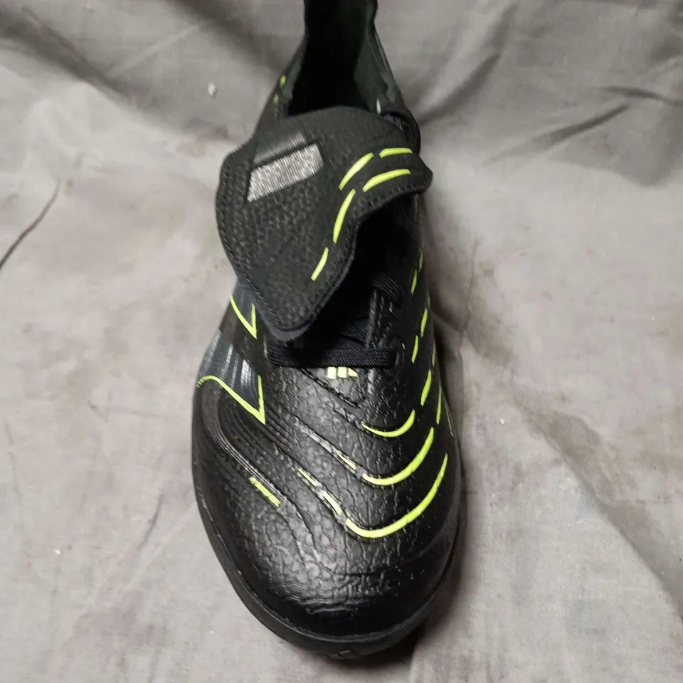UNBOXED PAIR OF ADIDAS PREDATOR STRIKESCALE BOOTS IN BLACK/GREEN - UK 8
