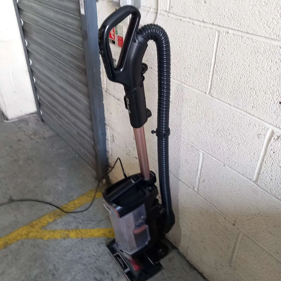 SHARK STRATOS UPRIGHT CORDED VACUUM CLEANER WITH ANTI-HAIR WRAP, POWERED LIFTAWAY TECHNOLOGY - NZ860UKT