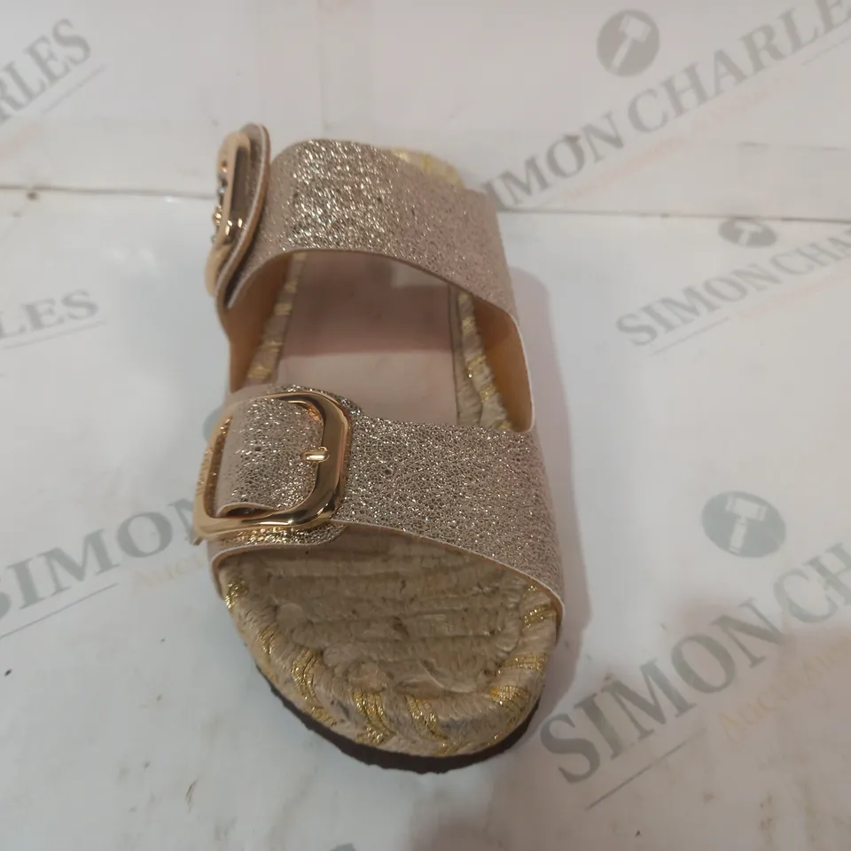 BOXED PAIR OF SCHOLL OPEN TOE SANDALS IN METALLIC GOLD SIZE 6