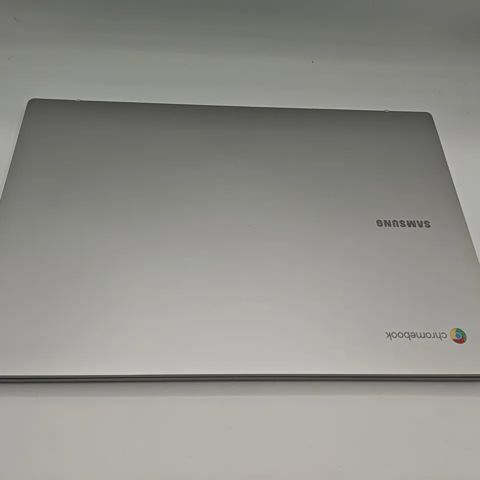 BOXED SAMSUNG GALAXY CHROMEBOOK GO INTEL CELERON LAPTOP IN SILVER - XE340XDA