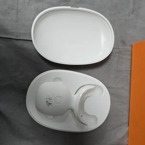 ECLIPSE WHITE TEETH WHITENING SYSTEM IN CASE 