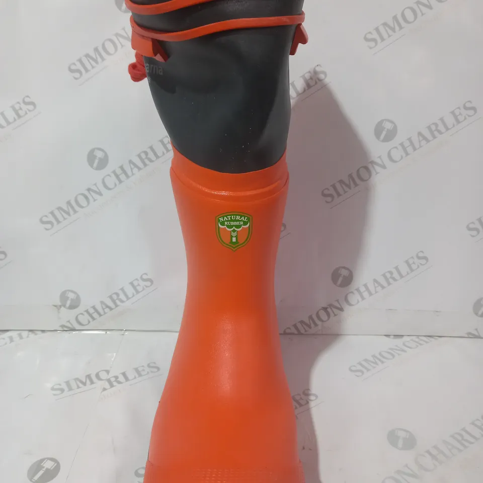 BOXED PAIR OF HUSQVARNA PROTECTIVE RUBBER BOOTS IN ORANGE UK SIZE 9