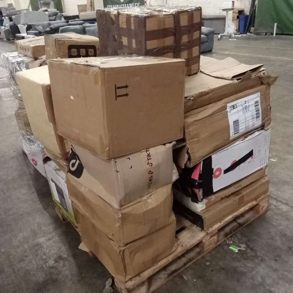 PALLET OF ASSORTED HOUSEHOLD GOODS AND PRODUCTS TO INCLUDE; SUITCASES, KIDS CAR SEAT, AIR FRYER ETC