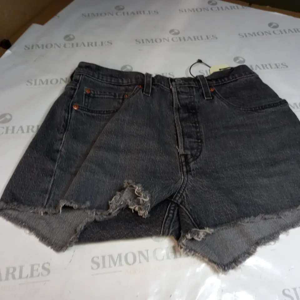 LEVIS 501 JEAN SHORTS SIZE L 