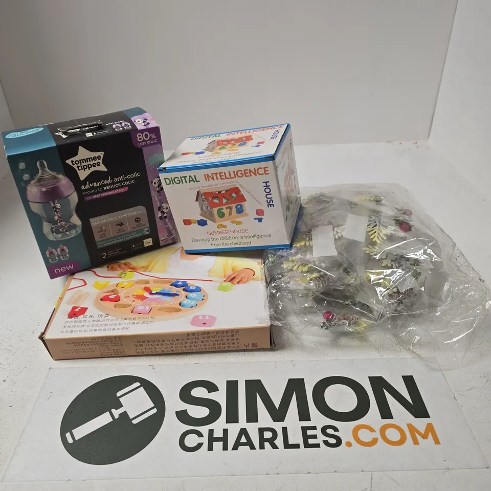 APPROXIMATELY 25 ASSORTED TOYS & ITEMS TO INCLUDE DIGITAL INTELLIGENCE HOUSE, TMMEE TIPPEE BOTTLE, CHRISTMAS DECOR, ETC - COLLECTION ONLY