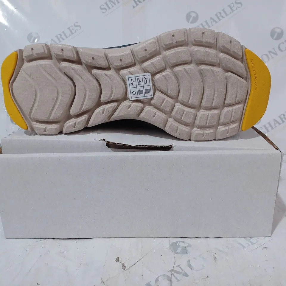 BOXED PAIR OF SKECHERS TRAINERS IN CHARCOAL SIZE 8