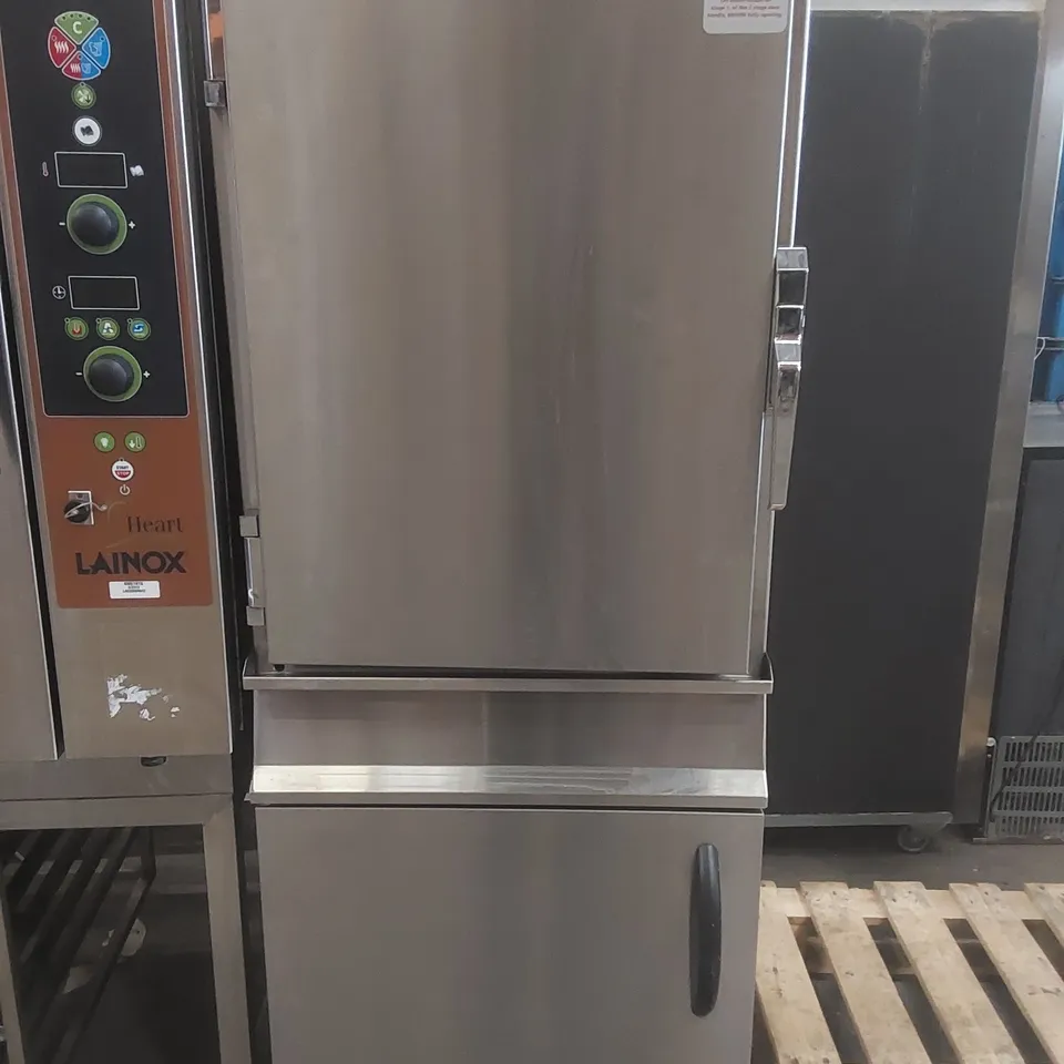MOORWOOD VULCAN MV2STA60-NG GAS-POWERED COMMERCIAL ATMOSPHERIC STEAMER OVEN
