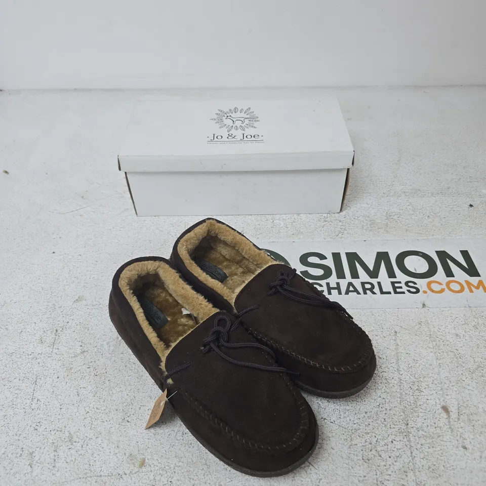 JO & JOE BROWN SUEDE MOCCASIN SLIPPERS – MEN'S UK 9