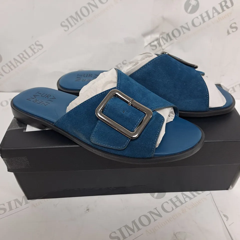 NATURALIZER FOREST SLIP ON SHOE SIZE 4.5