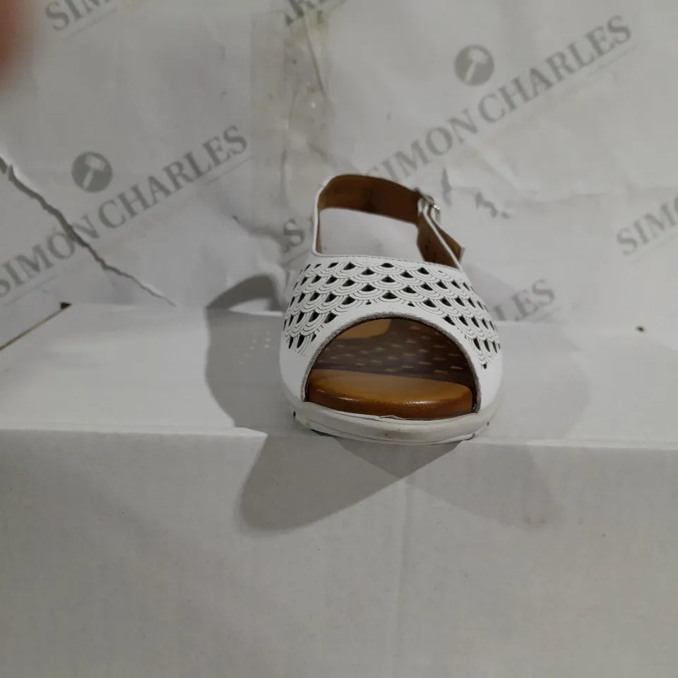BOXED PAIR OF ADESSO LEATHER SLINGBACK STRAP SHOES IN WHITE SIZE 3