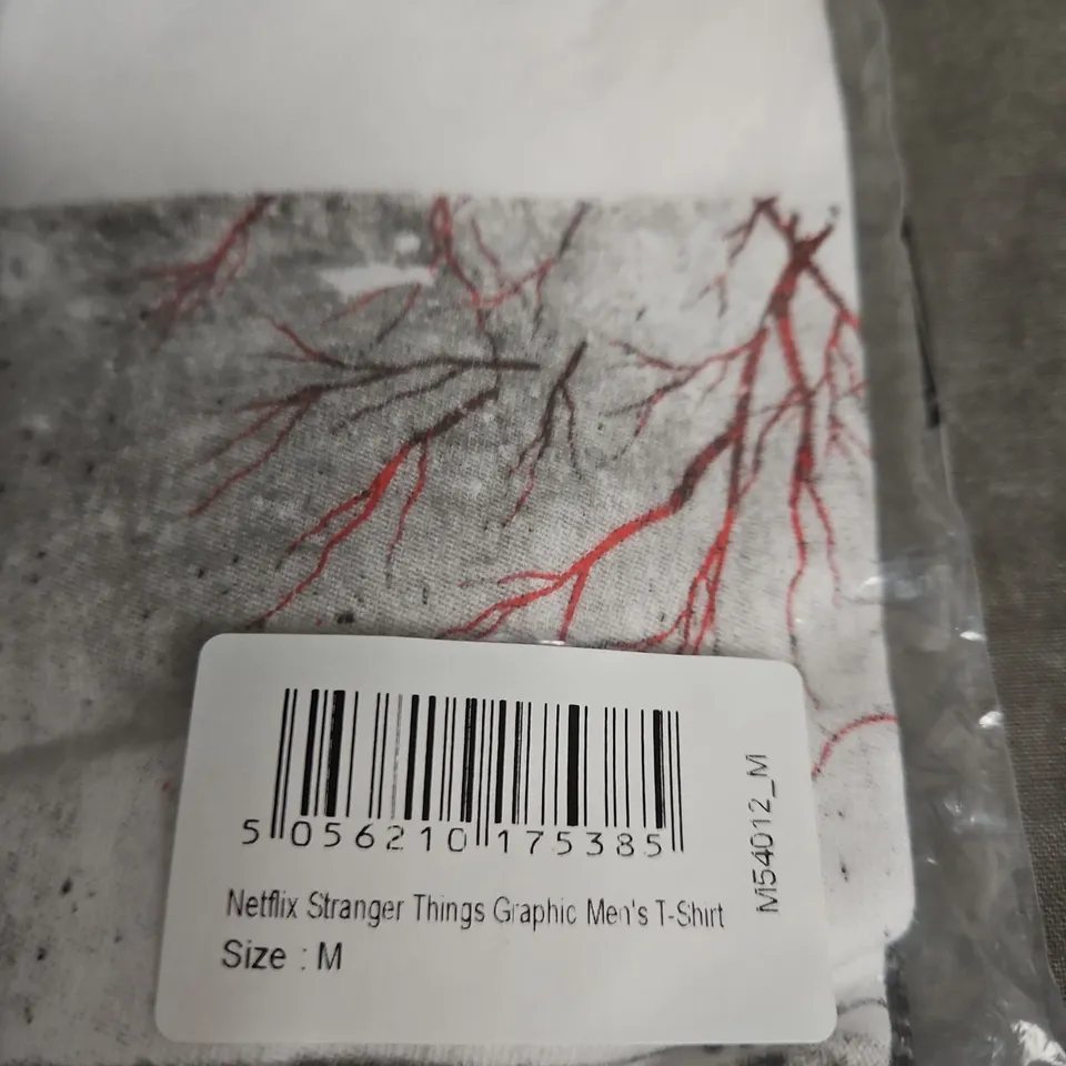 VANILLA UNDERGROUND NETFLIX STRANGER THINGS GRAPHIC MEN'S T-SHIRT – SIZE M