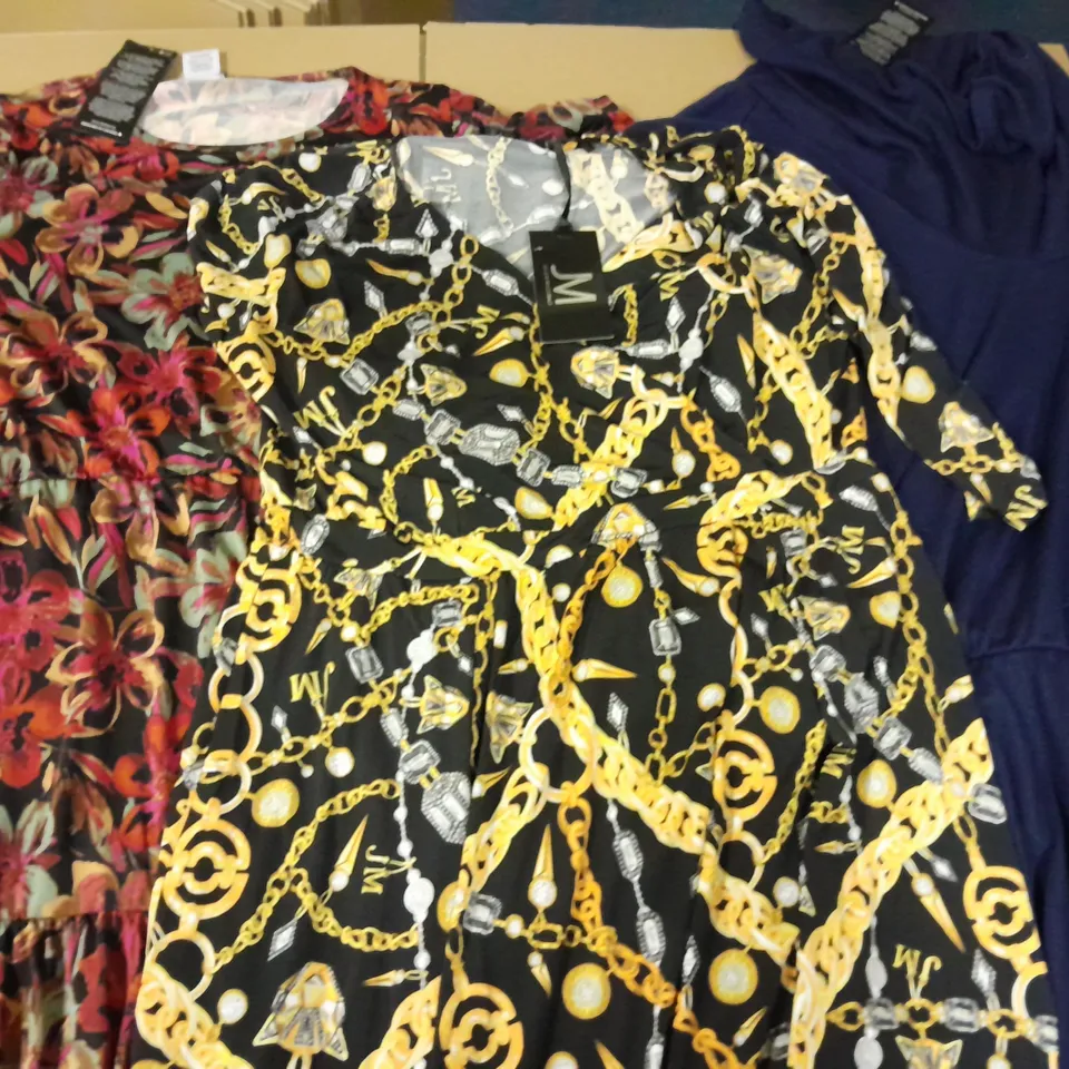 APPROXIMATELY 15 ASSORTED DRESSES TO INCLUDE JULIEN MACDONALD, KIM & CO, ETC