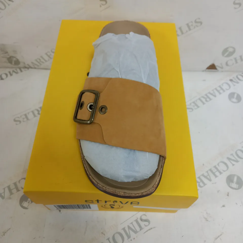 BOXED STRIVE PAROS IN SUNFLOWER SIZE 6 