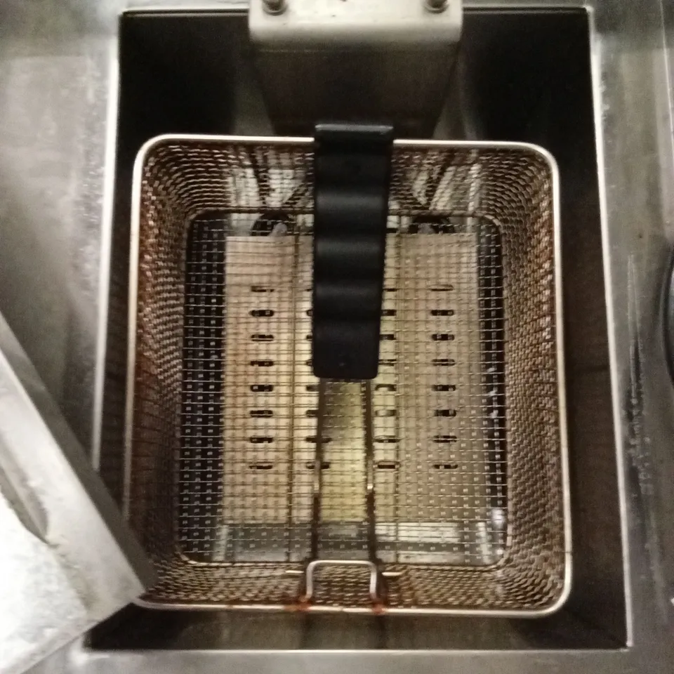 161011 - COUNTERTOP ELECTRIC FRYER - 2 X 11.5 LITRE (OIL) TWIN TANK WITH TAP