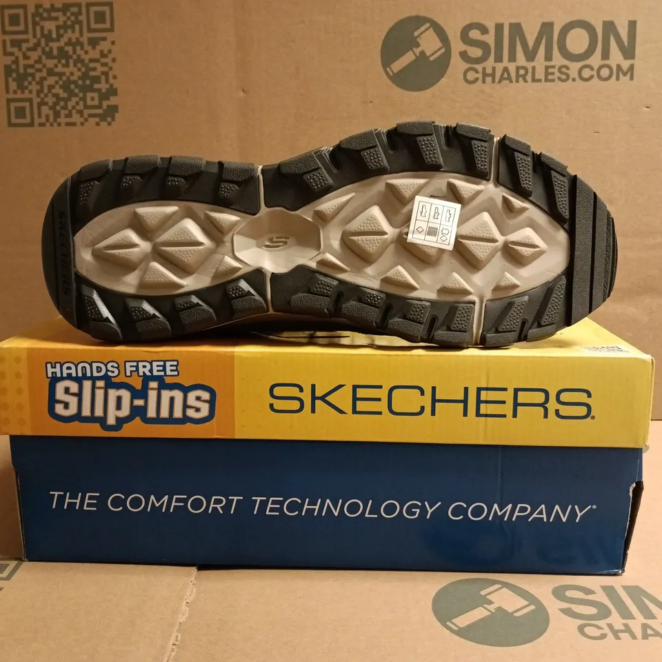 BOXED PAIR OF SKECHERS SLIP-IN TRAINERS IN TAUPE SIZE UK 11.5