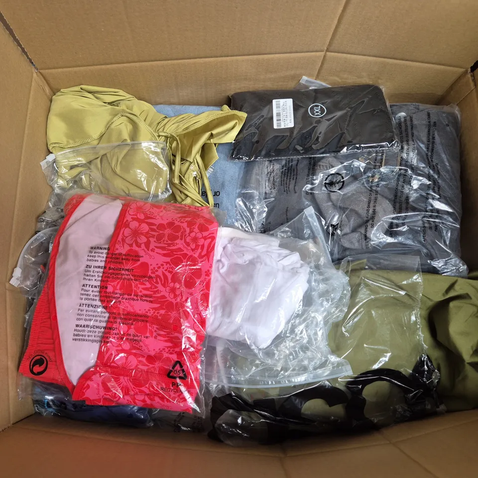 APPROXIMATELY 25 ASSORTED CLOTHING ITEMS IN VARIOUS STYLES AND SIZES 