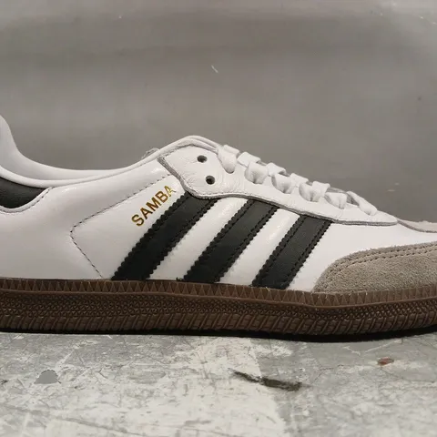 PAIR OF ADIDAS SAMBA OG SHOES IN WHITE/BLACK SIZE UK 6