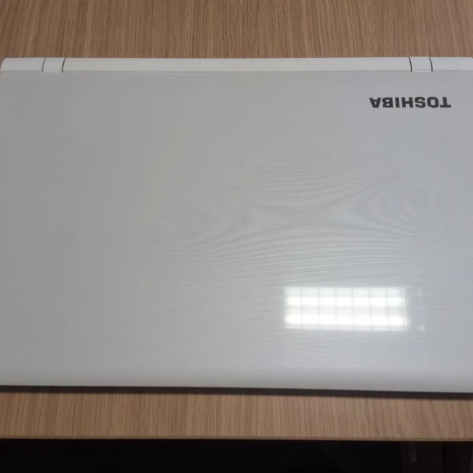 TOSHIBA SATELLITE INTEL PENTIUM LAPTOP IN WHITE - L50-C-1FQ