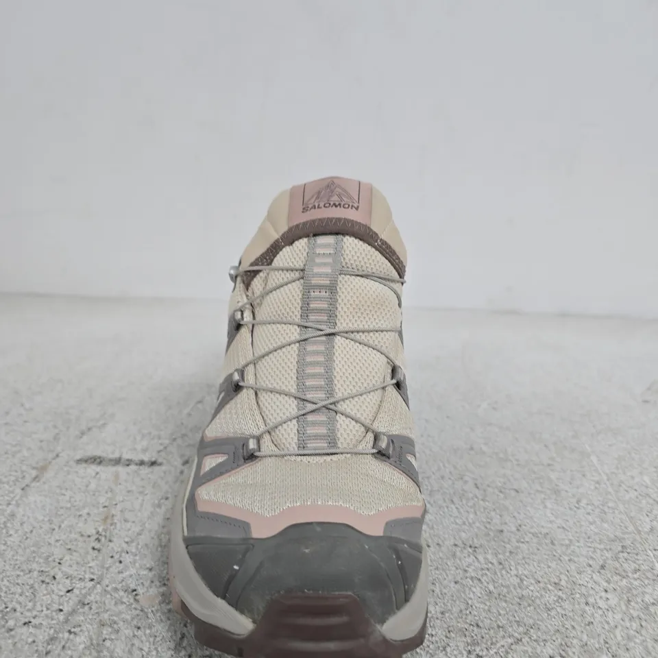 PAIR OF SALOMON HIKING SHOES – UK SIZE 7.5