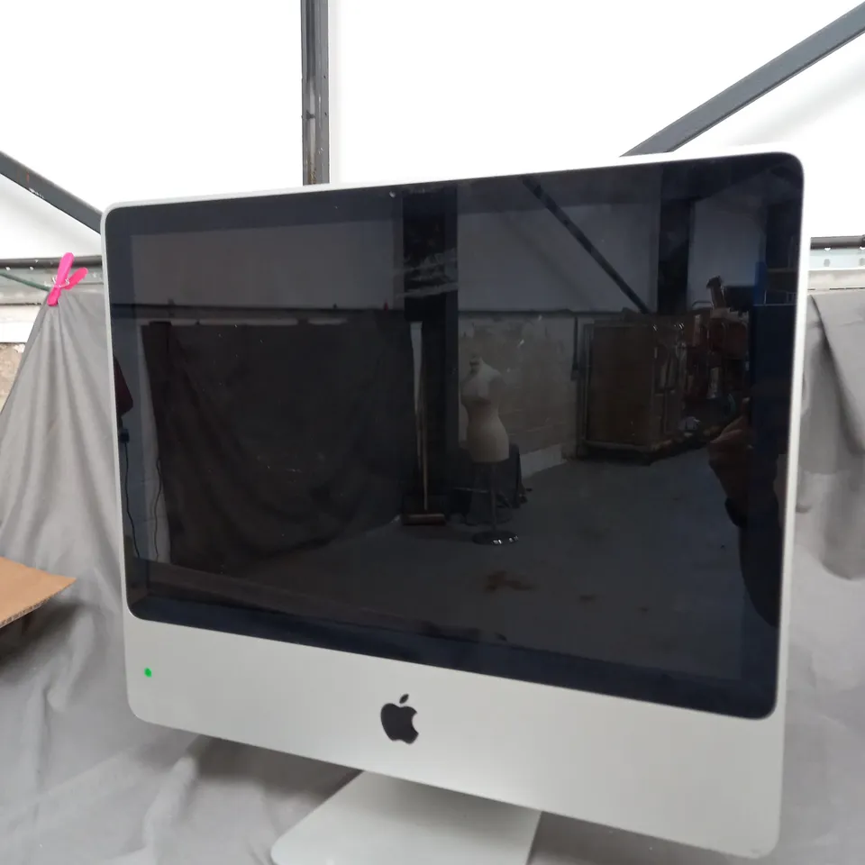 APPLE IMAC (A1224 EARLY 2008)	CORE 2 DUO E8135 2.40GHZ	20 INCH