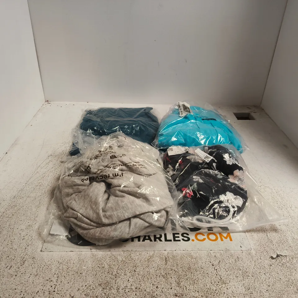 BOX OF APPROXIMATELY 20 ASSORTED CLOTHING ITEMS TO INCLUDE ROMAN ETC