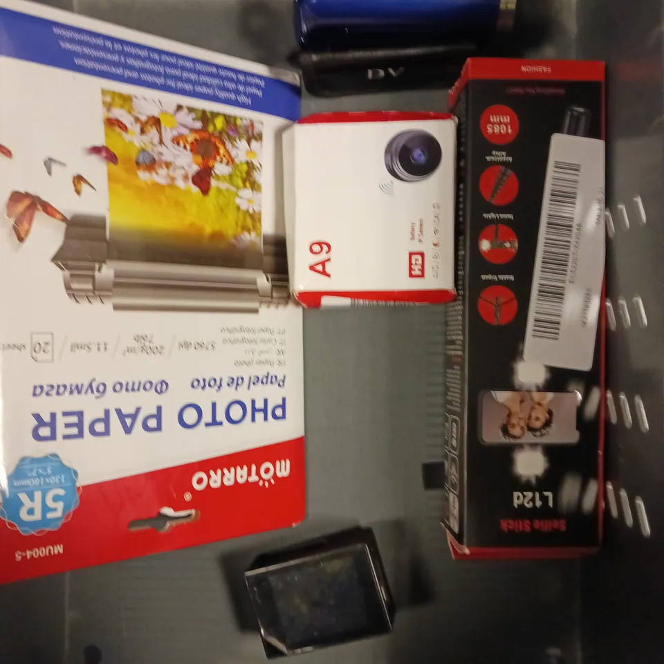 APPROXIMATELY 10 ASSORTED CAMERA PRODUCTS/ACCESSORIES TO INCLUDE DIGITAL CAMERAS, PHOTO PAPER, IP CAMERA ETC 