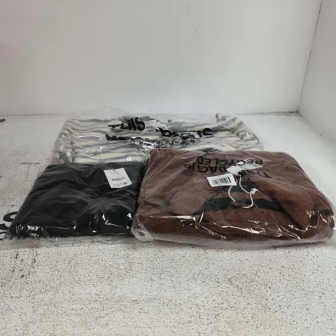 BOX OF APPROXIMATELY 15 ASSORTED CLOTHING ITEMS TO INCLUDE GARAGE JACKET, SARA BUTTON CARDIGAN ETC