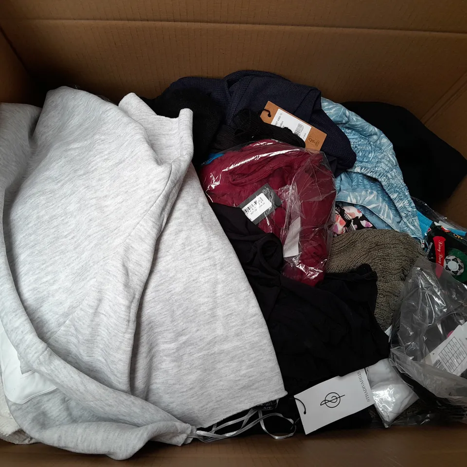 BOX OF APPROXIMATELY 25 ASSORTED CLOTHING ITEMS TO INCLUDE - SOCKS , TROUSERS , DRESS ETC
