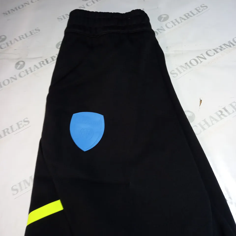 ARSENAL ADIDAS TRAINING SHORTS SIZE S