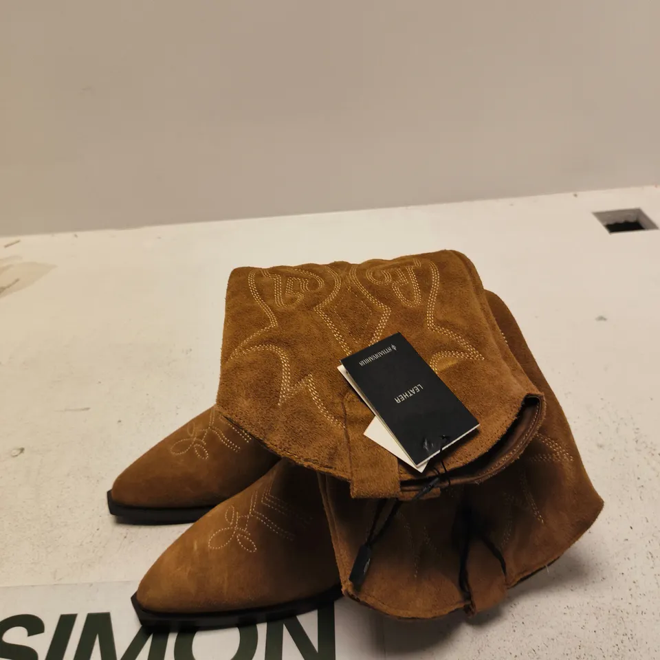 STRADIVARIUS UK 7 BROWN SUEDE ANKLE BOOTS WITH DECORATIVE EMBROIDERY 