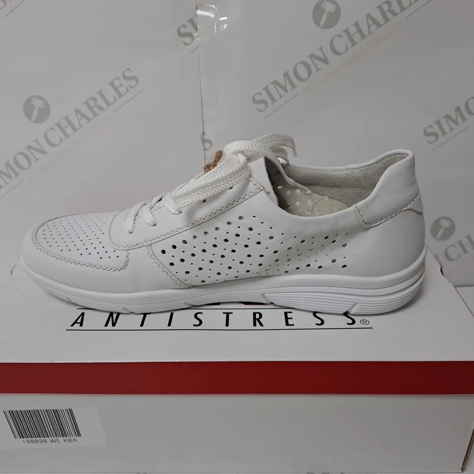BOXED PAIR OF RIEKER ANTISTRESS SHOES - WHITE // SIZE: 40 EU